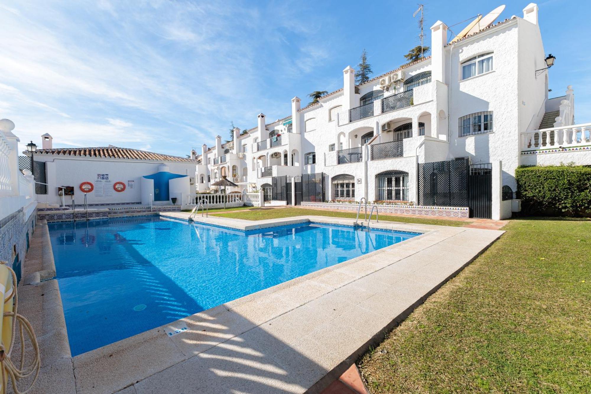 Cosy Apartment In Verano Azul Nerja Exterior foto