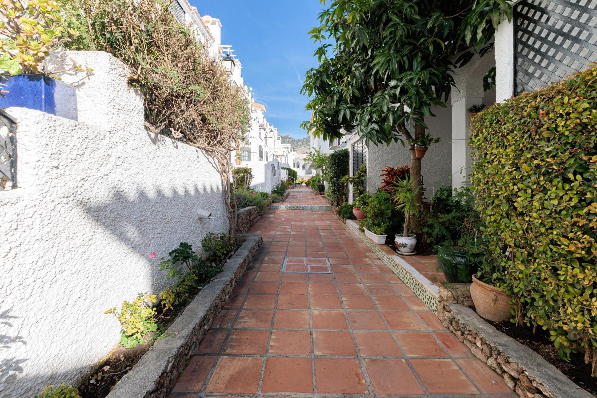 Cosy Apartment In Verano Azul Nerja Exterior foto